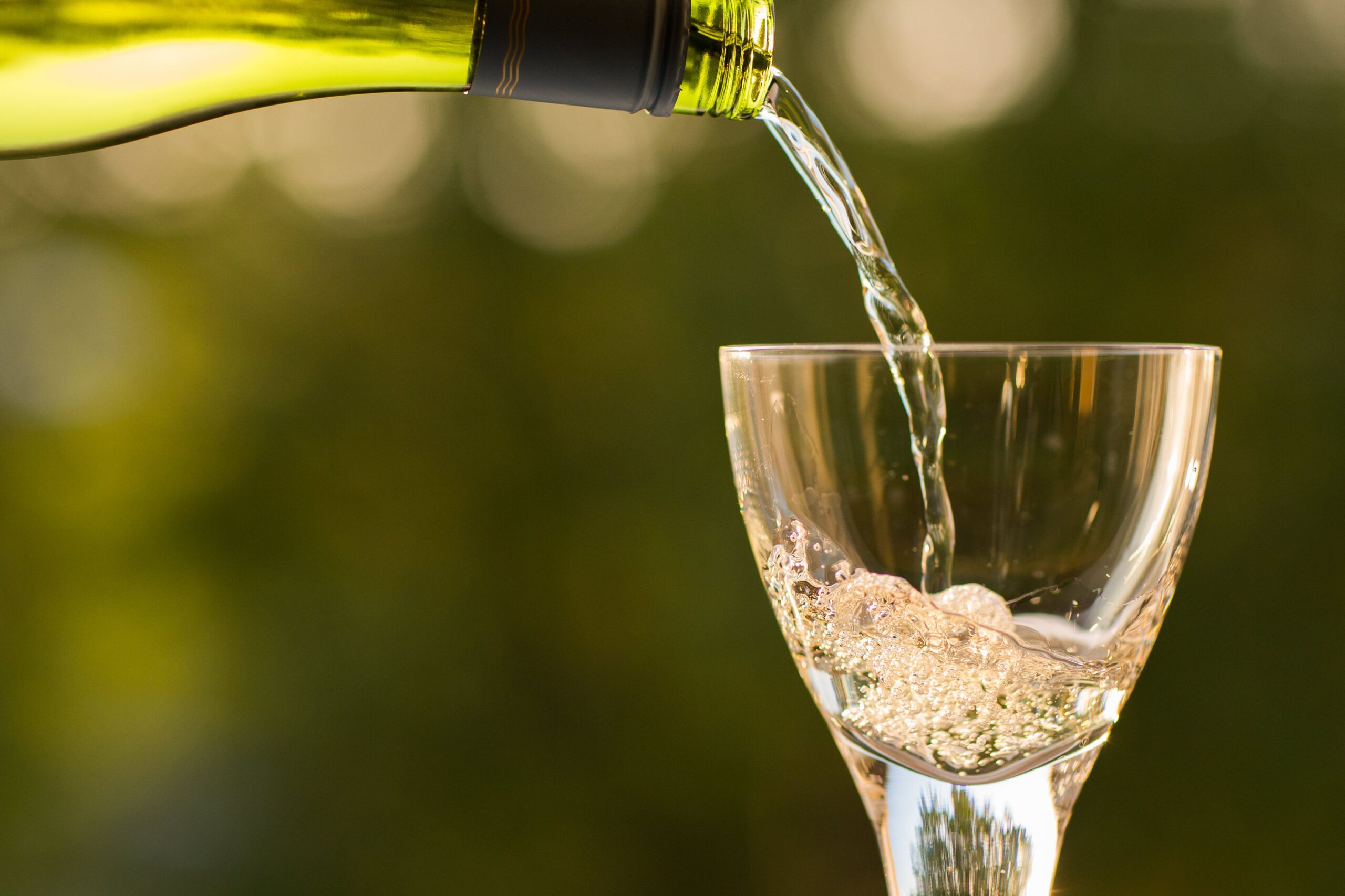 Sauvignon Blanc: Taste, Sweetness, Regions, and Food Pairing - The World's Most Refreshing White winery and vineyard